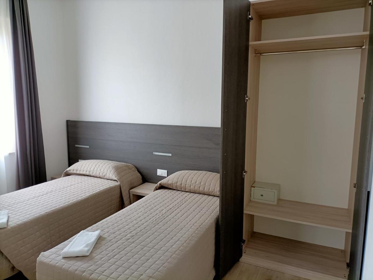Hotel Bed & Book ริมินี ภายนอก รูปภาพ