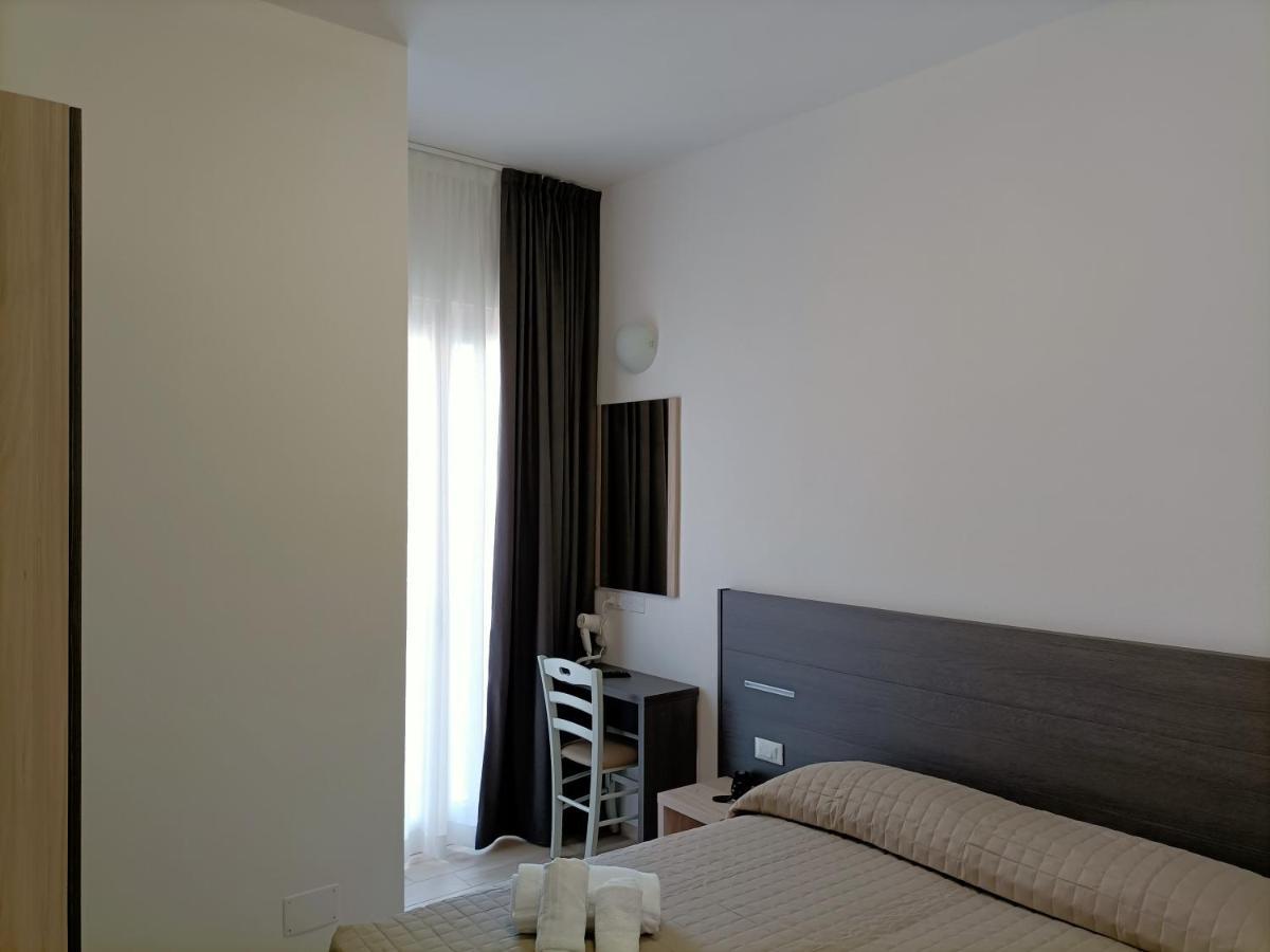 Hotel Bed & Book ริมินี ภายนอก รูปภาพ