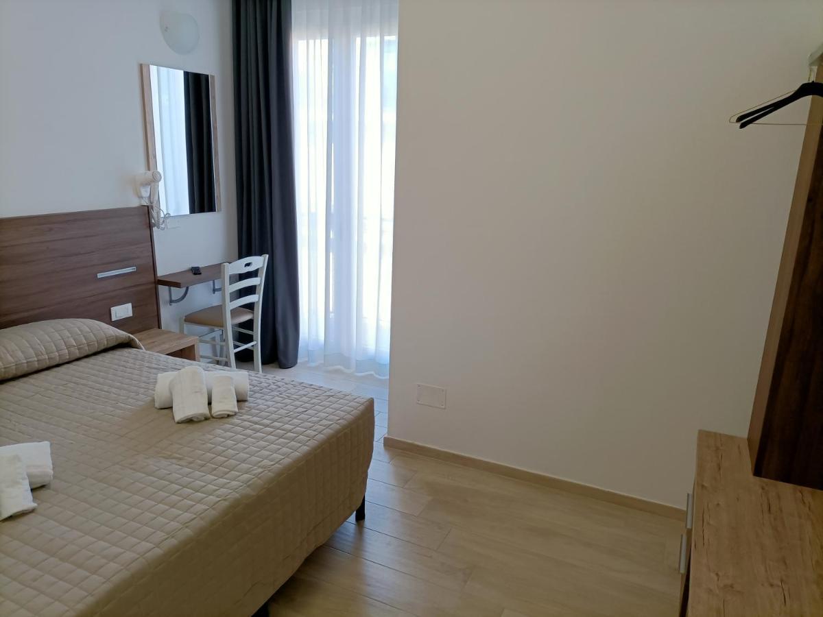 Hotel Bed & Book ริมินี ภายนอก รูปภาพ