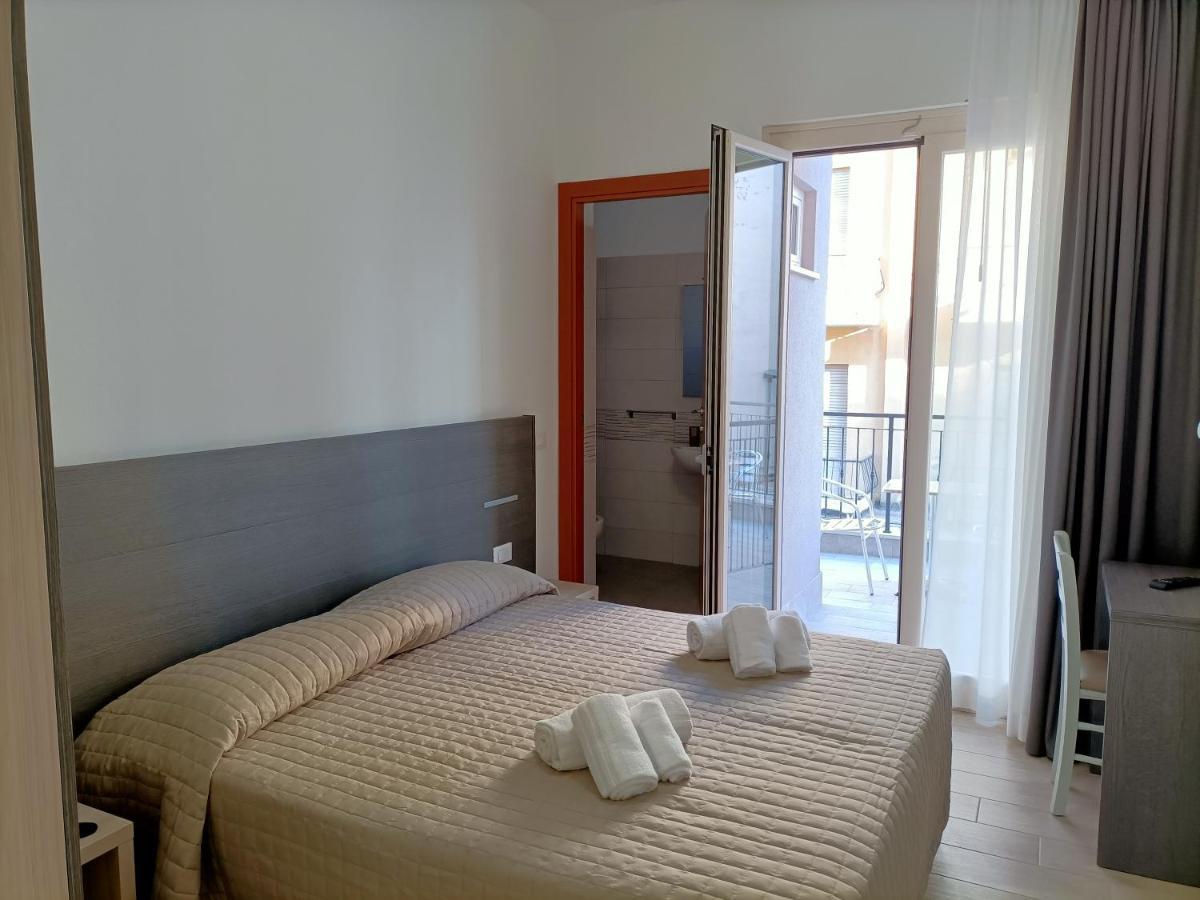Hotel Bed & Book ริมินี ภายนอก รูปภาพ