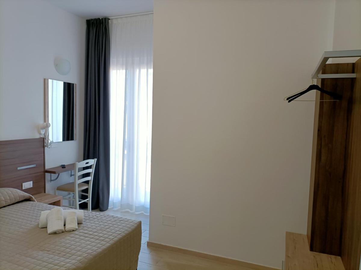 Hotel Bed & Book ริมินี ภายนอก รูปภาพ