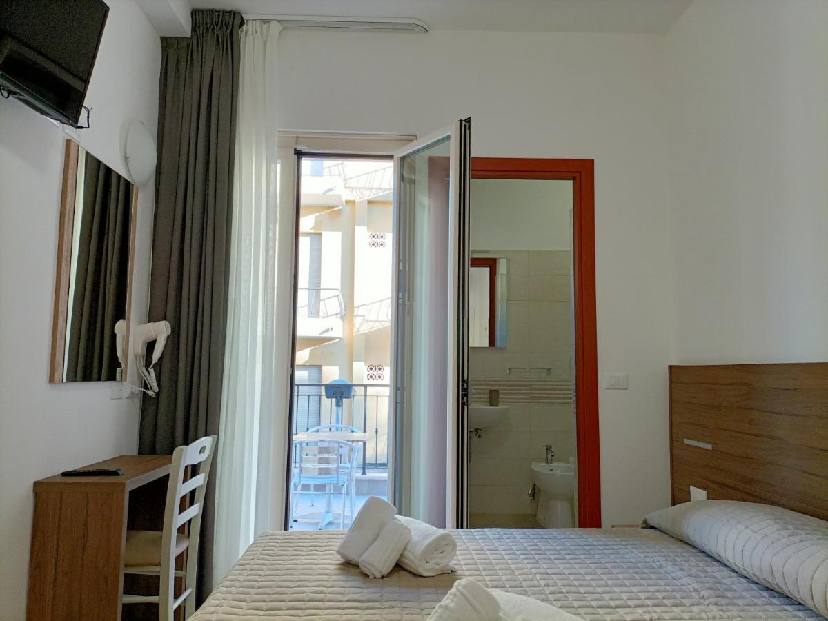Hotel Bed & Book ริมินี ภายนอก รูปภาพ