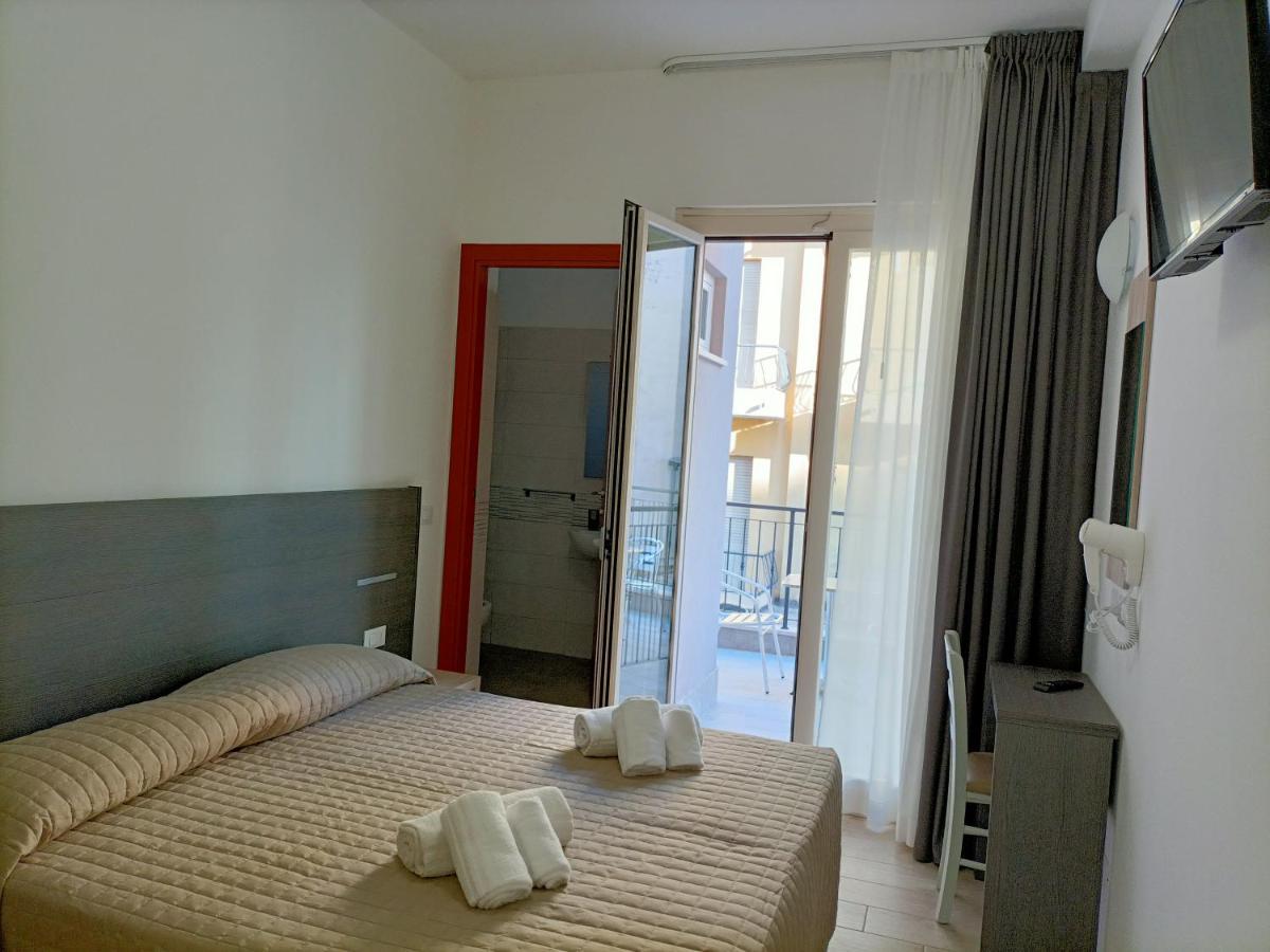 Hotel Bed & Book ริมินี ภายนอก รูปภาพ